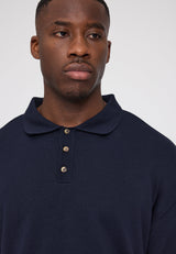 Terence ist 1,90 und trägt Größe L