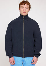 Ben ist 1,85 und trägt Größe L