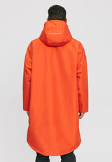 Dominik ist 1.91m und trägt Größe L