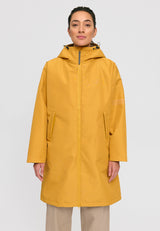 Kate ist 1.75m und trägt Größe S