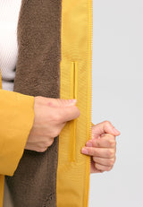 Kate ist 1.75m und trägt Größe S