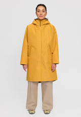 Kate ist 1.75m und trägt Größe S