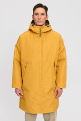 Dominik ist 1.91m und trägt Größe L