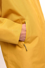 Dominik ist 1.91m und trägt Größe L