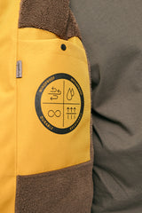 Dominik ist 1.91m und trägt Größe L