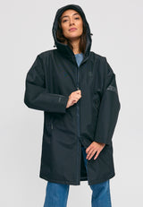 Kate ist 1.75m und trägt Größe S