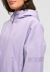 Kate ist 1.75m und trägt Größe S