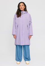 Kate ist 1.75m und trägt Größe S