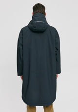 Dominik ist 1.91m und trägt Größe L