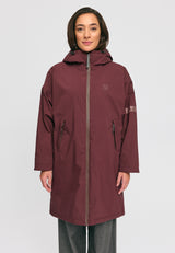 Kate ist 1.75m und trägt Größe S