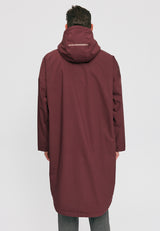 Dominik ist 1.91m und trägt Größe L