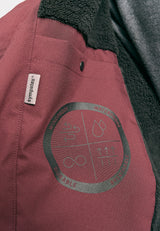 Dominik ist 1.91m und trägt Größe L