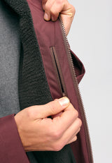 Dominik ist 1.91m und trägt Größe L