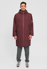 Dominik ist 1.91m und trägt Größe L