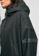 Kate ist 1.75m und trägt Größe S