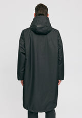 Dominik ist 1.91m und trägt Größe L