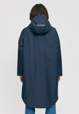 Kate ist 1.75m und trägt Größe S