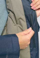 Kate ist 1.75m und trägt Größe S