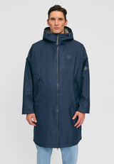 Dominik ist 1.91m und trägt Größe L