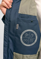 Dominik ist 1.91m und trägt Größe L