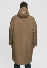 Dominik ist 1.91m und trägt Größe L