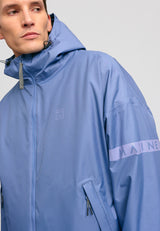 Dominik ist 1.91m und trägt Größe L