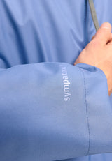 Dominik ist 1.91m und trägt Größe L