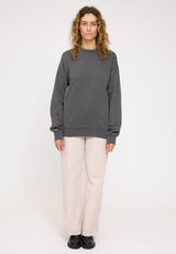 Angelique ist 1,75 und trägt Größe S