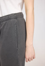 Julia ist 1,78 und trägt Größe S | Prince ist 1,85 und trägt Größe L