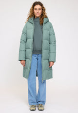 Angelique ist 1,75 und trägt Größe S