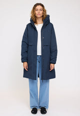 Angelique ist 1,75 und trägt Größe S