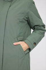 Maren ist 1,75 und trägt Größe S