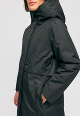 Kate ist 1.75m und trägt Größe S