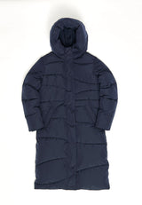 Julia ist 1,78 und trägt Größe S