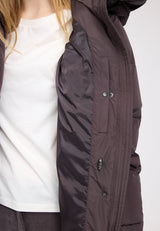 Julia ist 1,78 und trägt Größe S