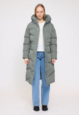 Angelique ist 1,75 und trägt Größe S