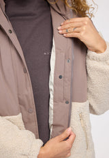 Angelique ist 1,75 und trägt Größe S