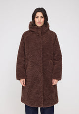 Maren ist 1,75 und trägt Größe S