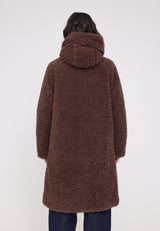 Maren ist 1,75 und trägt Größe S