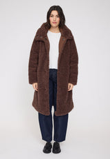 Maren ist 1,75 und trägt Größe S