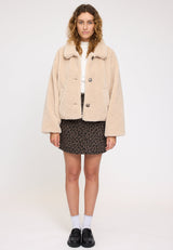 Angelique ist 1,75 und trägt Größe S