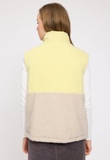 Julia ist 1,78 und trägt Größe S