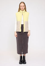 Julia ist 1,78 und trägt Größe S