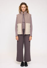 Angelique ist 1,75 und trägt Größe S