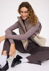 Angelique ist 1,75 und trägt Größe S