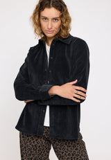 Angelique ist 1,75 und trägt Größe S