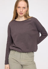 Julia ist 1,78 und trägt Größe S