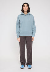 Maren ist 1,75 und trägt Größe S