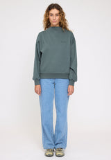 Angelique ist 1,75 und trägt Größe S