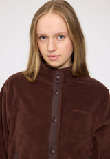 Julia ist 1,78 und trägt Größe S